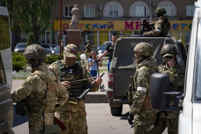 У Мелітополі загарбники шукають партизанів та оголосили винагороду в ₽500 тисяч