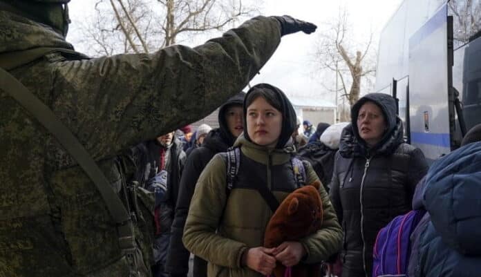 Депортовані в рф українці відсьогодні можуть віддалено оформити посвідчення на повернення