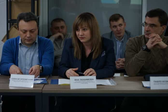 Керівництво Луганщини разом з громадськістю шукали шляхи для вирішення проблем ВПО регіону