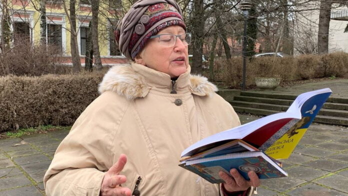 Поетеса з Луганщини видала у Тернополі збірку віршів про війну