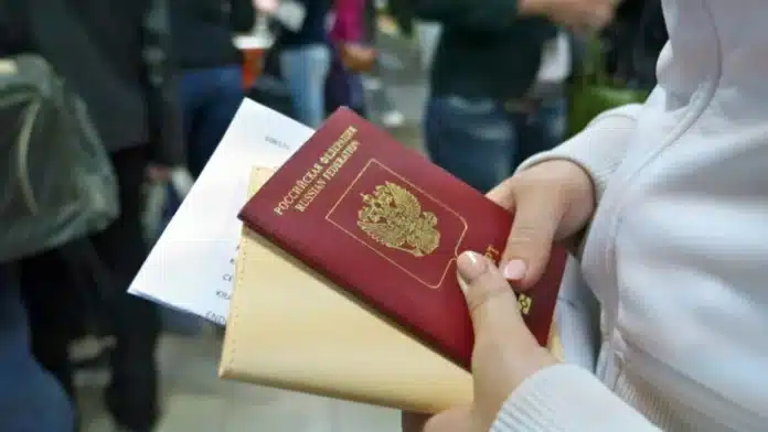 На кордоні між рф та окупованою Луганщиною досі працюють російські митники