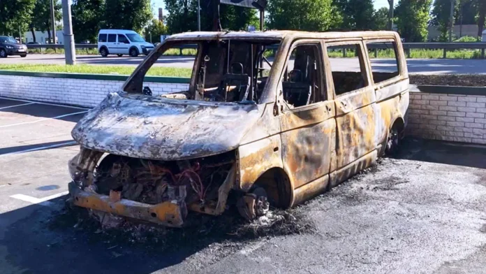 У Києві підпалили евакуаційний автомобіль ЗСУ