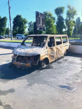 У Києві підпалили евакуаційний автомобіль ЗСУ