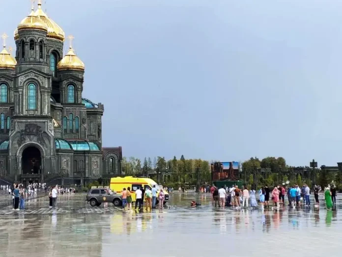 Блискавка уразила росіян