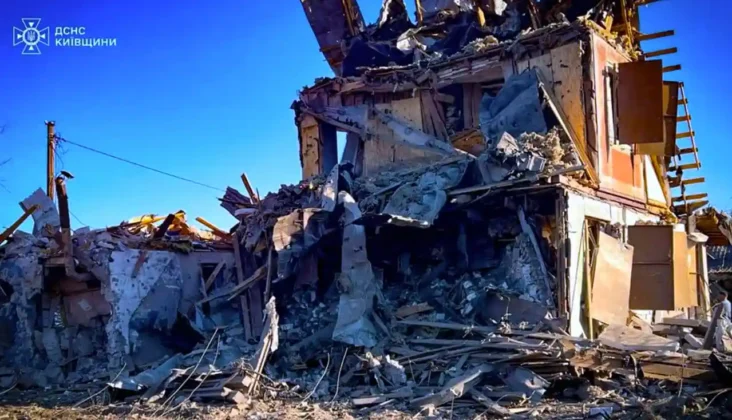 Наслідки російської ракетної атаки на Київщину. Фото