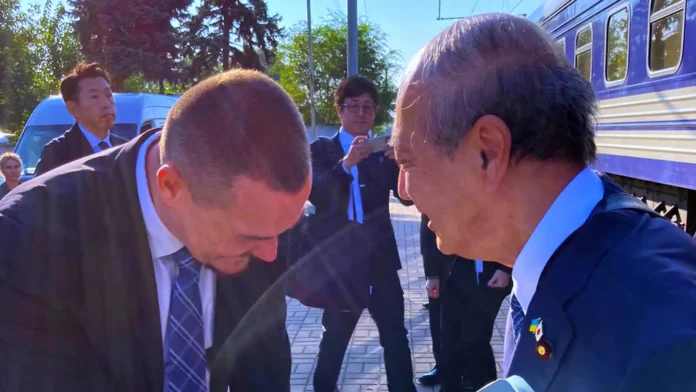 До України прибув міністр юстиції Японії