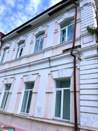 Херсон атаковано росіянами з «Граду»: пошкоджена лікарня, ТРЦ