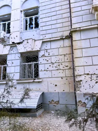 Херсон атаковано росіянами з «Граду»: пошкоджена лікарня, ТРЦ