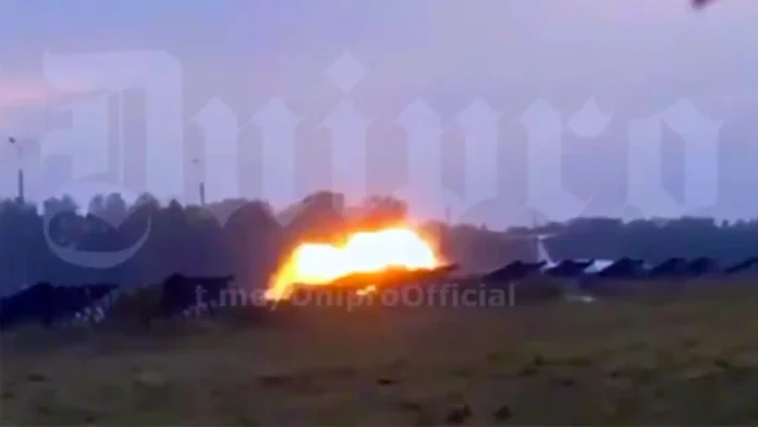 Відео влучного удару безпілотника по російській авіабазі Саваслейка