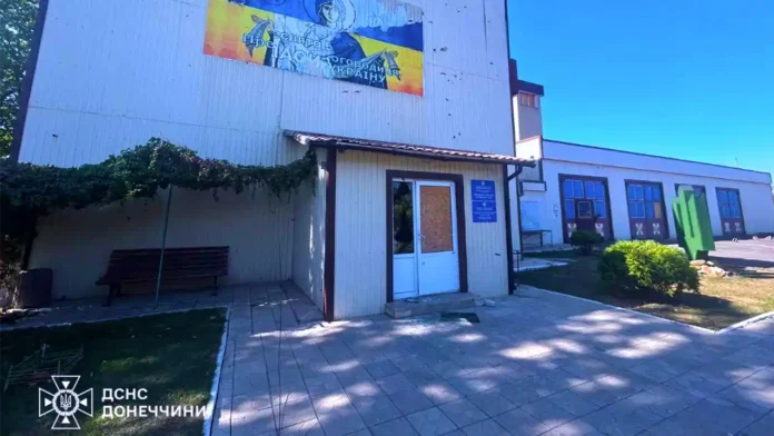 Пожежна частина ДСНС в Кураховому під російським обстрілом