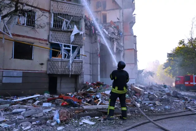 Удар по житловому будинку Харкова: росіяни вбили щонайменше трьох людей