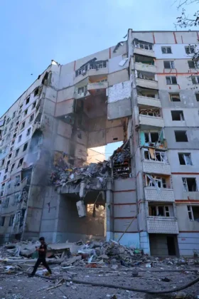 Удар по житловому будинку Харкова: росіяни вбили щонайменше трьох людей