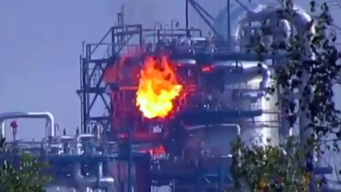 НПЗ у москві уразили безпілотники: виникла пожежа