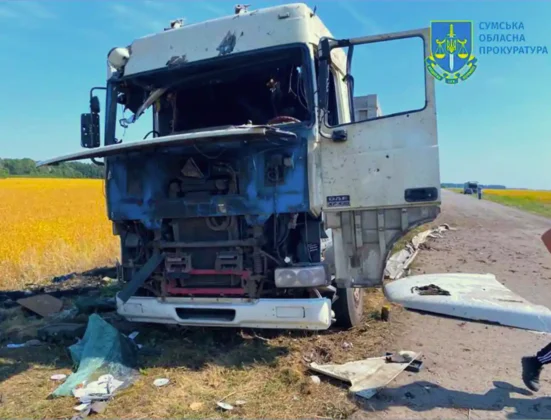 Наслідки ракетного удару рф по колоні зерновозів на Сумщині