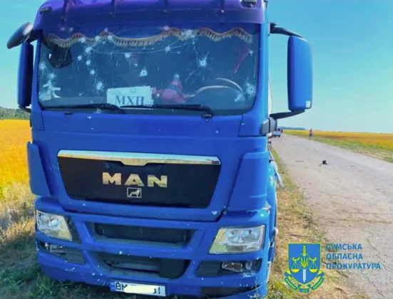 Наслідки ракетного удару рф по колоні зерновозів на Сумщині