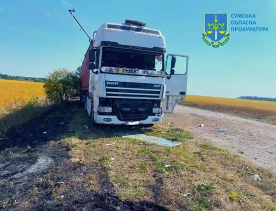 Наслідки ракетного удару рф по колоні зерновозів на Сумщині