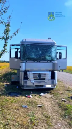 Наслідки ракетного удару рф по колоні зерновозів на Сумщині