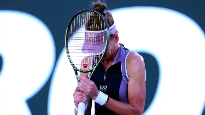 Російська тенісистка відгамселила себе по голові ракеткою