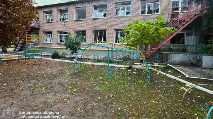 Удар по житловому кварталу в Запоріжжі: троє людей вбито, багато поранено