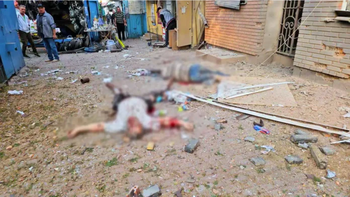 Страшні кадри російського удару по Херсону: вбито та поранено людей