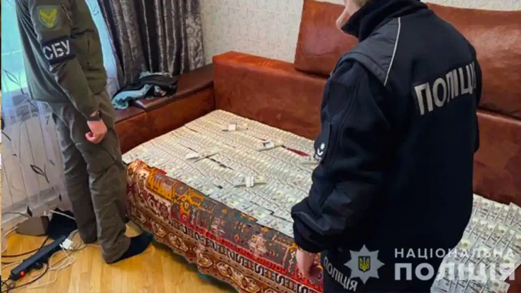 У Рівному викрили 26 медиків, які «заробляли» на чоловіках призовного віку