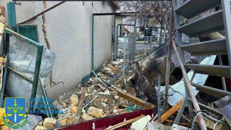 Нічна атака на Одесу: росіяни вбили жінку, двоє дітей поранено