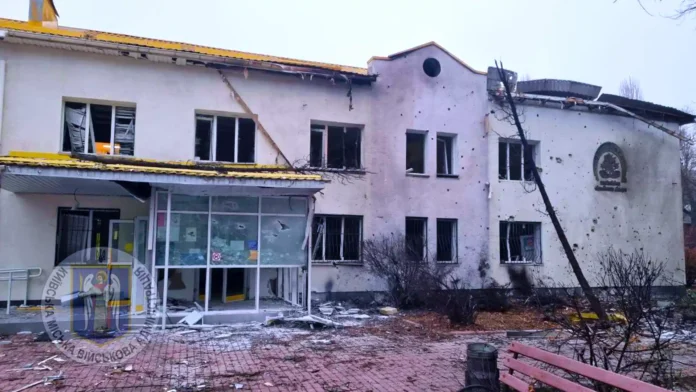 Наслідки російської атаки БпЛА на Київ: фото та відео