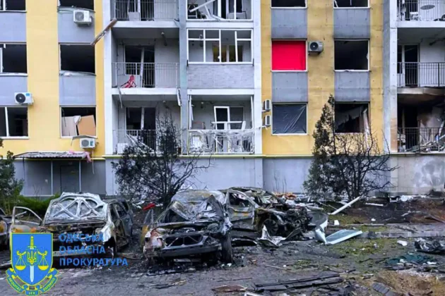 Нічна атака на Одесу: росіяни вбили жінку, двоє дітей поранено