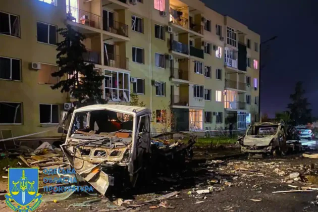 Нічна атака на Одесу: росіяни вбили жінку, двоє дітей поранено