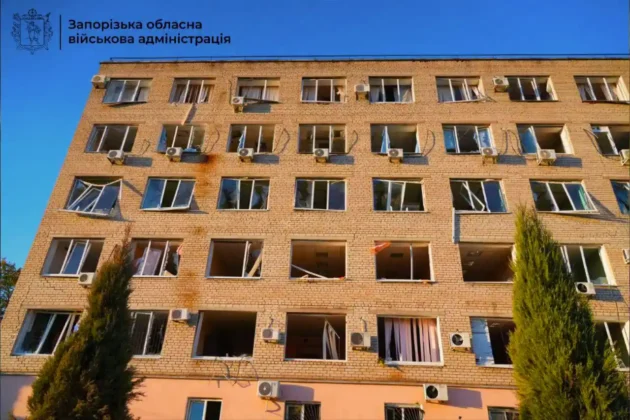 Удар по будинках та лікарні у Запоріжжі: загинула людина, багато поранених