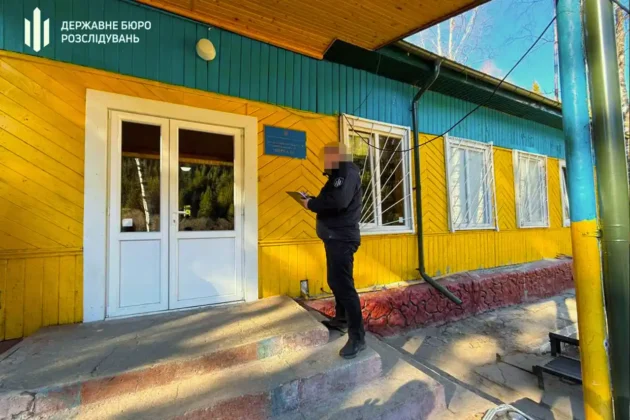 Затримано правоохоронців за допомогу чоловікам призовного віку незаконно втекти з України