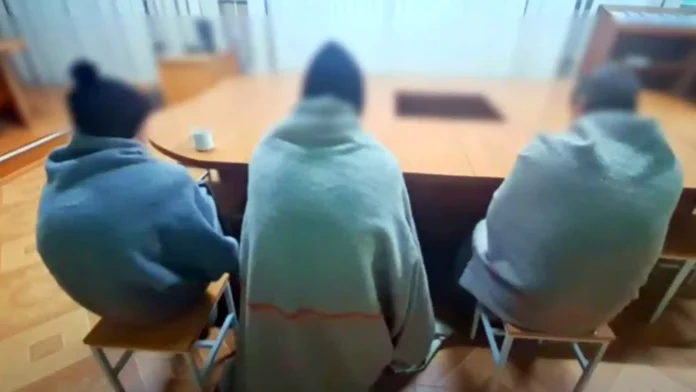 Троє чоловіків намагались втекти з України через крижану Тису