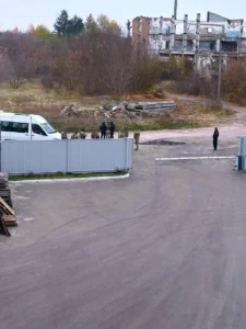На Київщині особа у військовій формі влаштувала стрілянину при спробі «мобілізувати» людину
