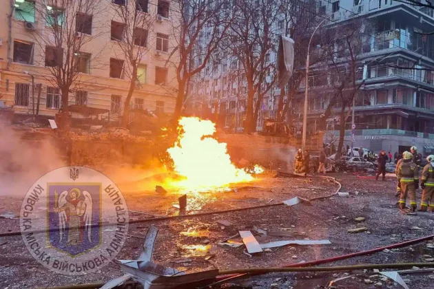 Наслідки ранкового ракетного удару по Києву: фото та відео