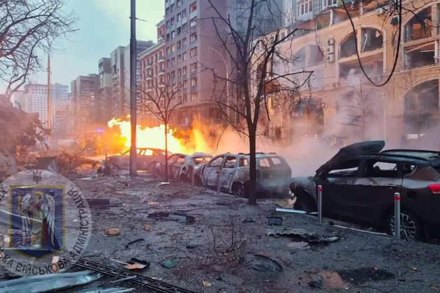 Наслідки ранкового ракетного удару по Києву: фото та відео