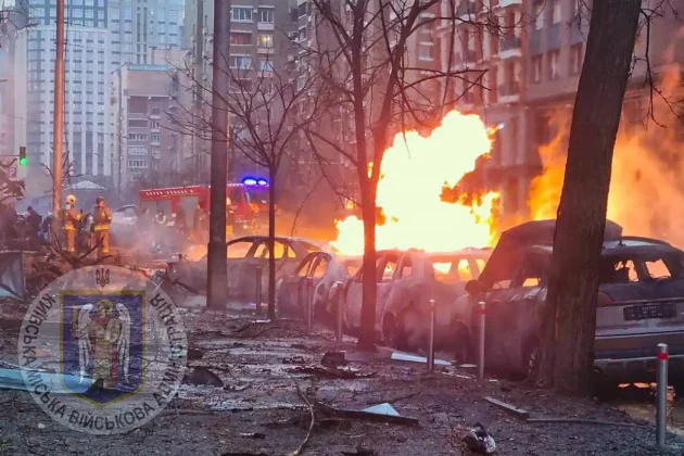 Наслідки ранкового ракетного удару по Києву: фото та відео