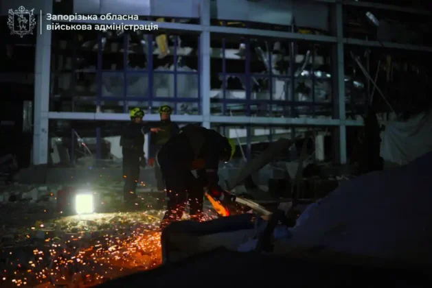 Наслідки атаки росіян на лікарню у Запоріжжі: багато загиблих та поранених