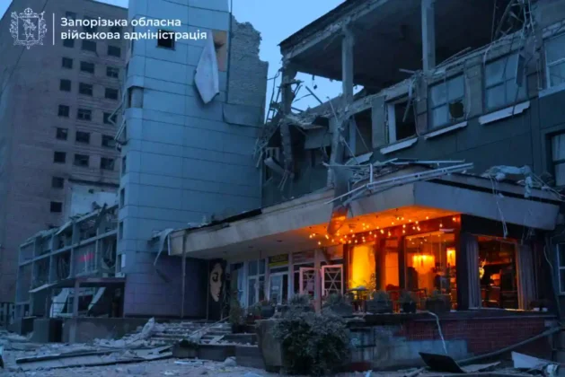 Наслідки атаки росіян на лікарню у Запоріжжі: багато загиблих та поранених