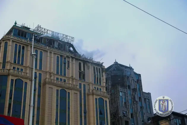 Наслідки ранкового ракетного удару по Києву: фото та відео