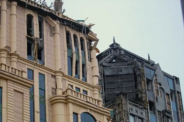Наслідки ранкового ракетного удару по Києву: фото та відео