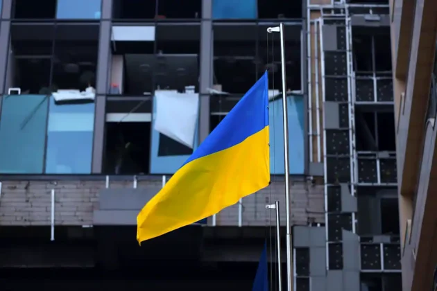 Наслідки ранкового ракетного удару по Києву: фото та відео