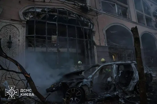 Наслідки ранкового ракетного удару по Києву: фото та відео