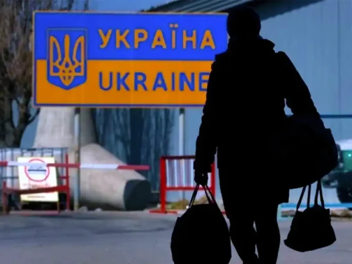 Третина української молоді бажає виїхати за кордон – опитування