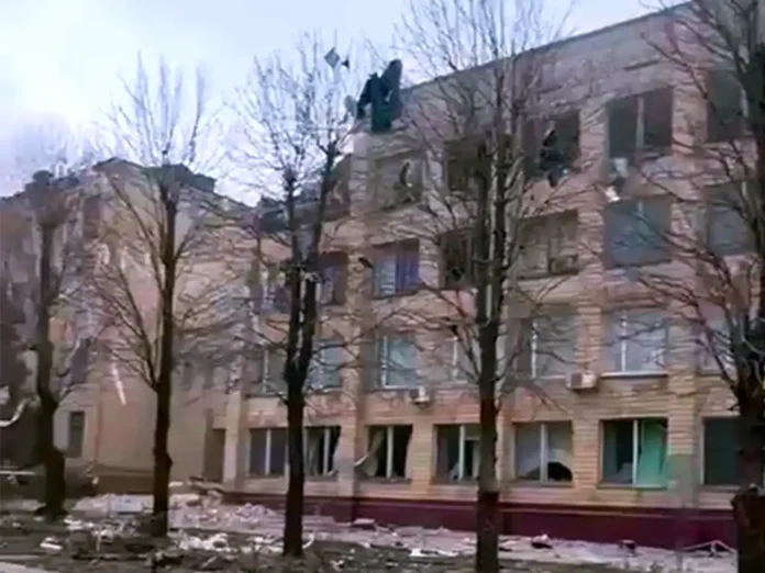 Балістичний удар по Кривому Рогу: діти стрибають з вікон навчального закладу, є загиблі