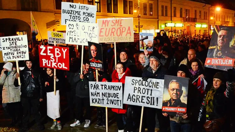 Словаччинна масово протестує проти уряду Фіцо