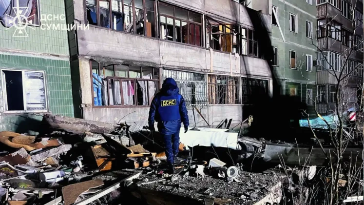 Атака на Суми: з-під завалів дістали тіла загиблих, багато поранених