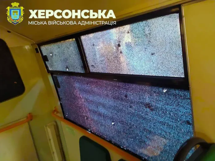 У Херсоні з дрона атаковано пасажирський автобус