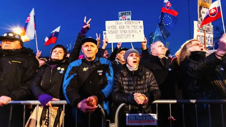 Словаччинна масово протестує проти уряду Фіцо
