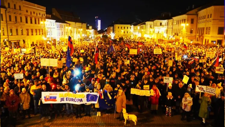 Словаччинна масово протестує проти уряду Фіцо
