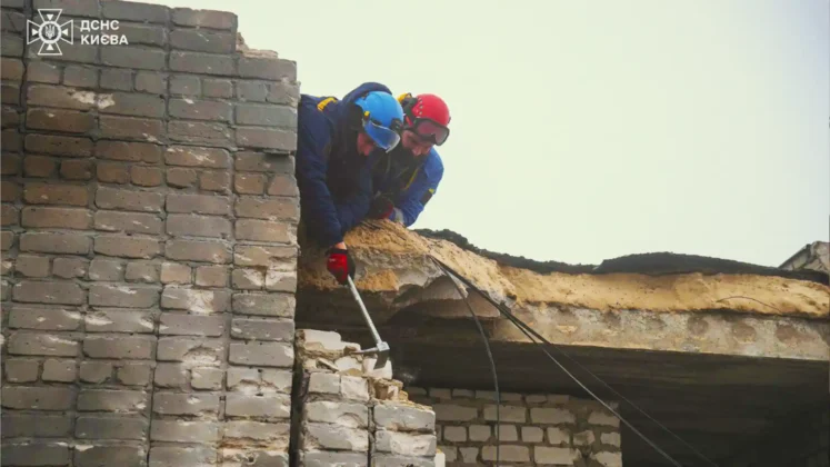 Наслідки нічної атаки російських БпЛА на Київ - ДСНС